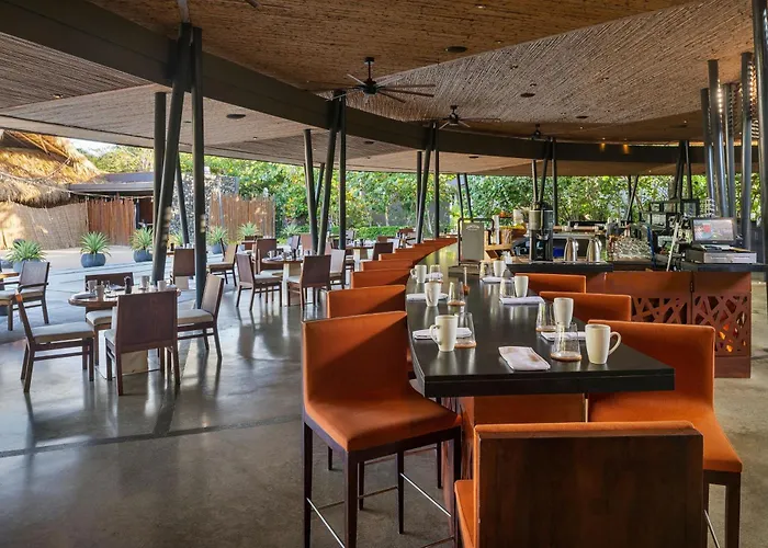El Mangroove Papagayo, Autograph Collection