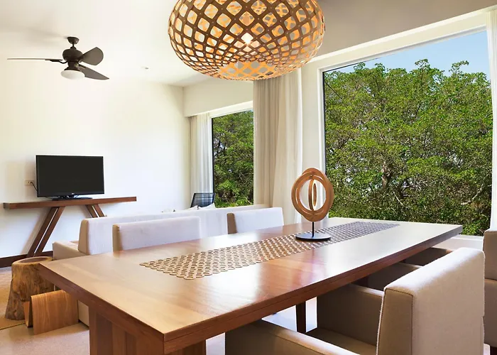 El Mangroove Papagayo, Autograph Collection
