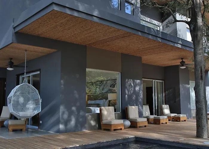 El Mangroove Papagayo, Autograph Collection